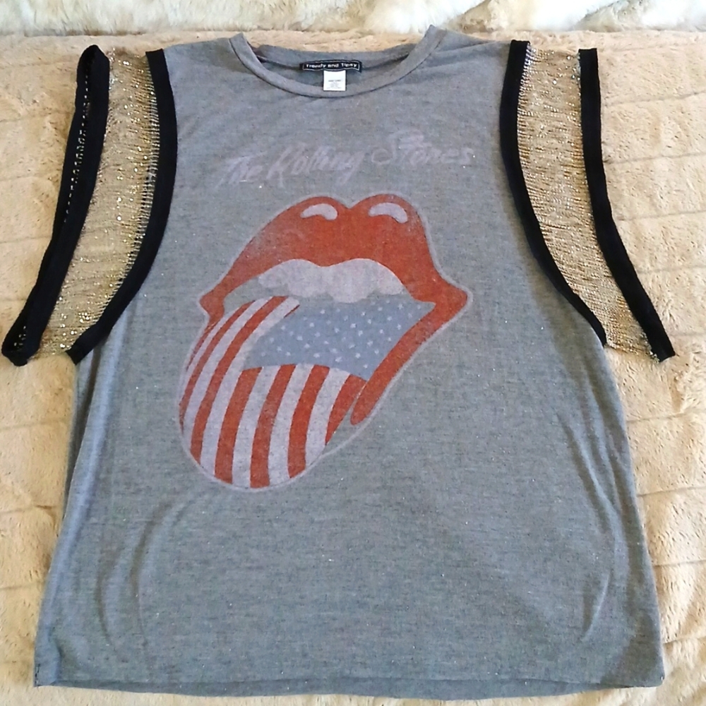 Trendy and Tipy Redone Band Tee size L
